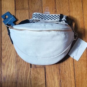 Universal Thread Cream Crossbody Bag